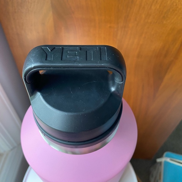 Yeti 64oz stainless steel water bottle rambler power pink with chug and sip caps - Picture 3 of 9